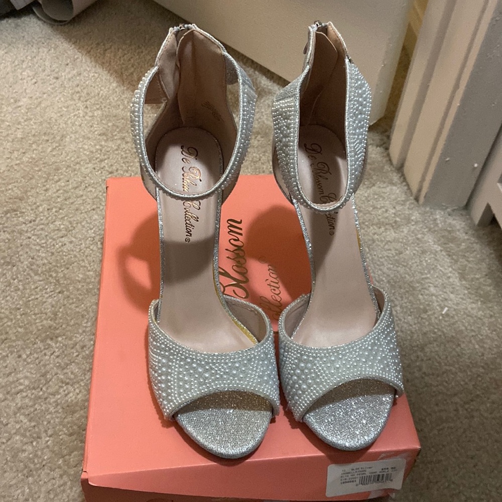 Brand new gorgeous wedding shoes with silver and pearl accent